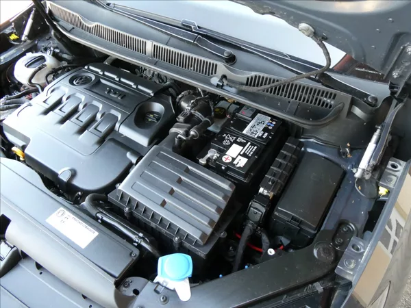 Volkswagen Touran 1,6 TDi DSG 7.míst,1maj.,závěs - foto 35