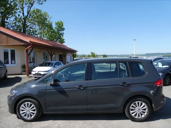 Volkswagen Touran 1,6 TDi DSG 7.míst,1maj.,závěs - foto 5