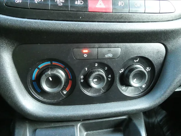 Fiat Dobló cargo 1,4 benzín/CNG SX L2H1,DPH,ČR - foto 23