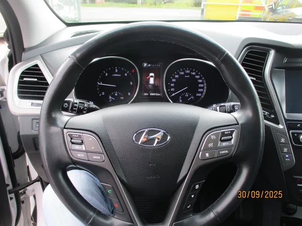 Hyundai Grand Santa Fe 2,2 CRDi AWD/ 4x4 - foto 13