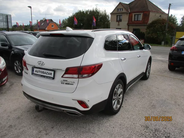 Hyundai Grand Santa Fe 2,2 CRDi AWD/ 4x4 - foto 3