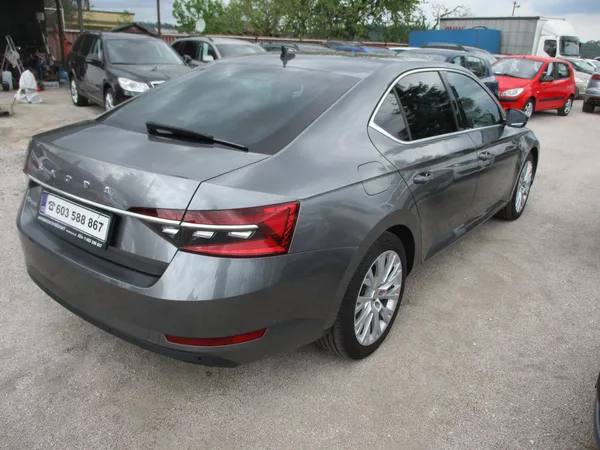Škoda Superb IV 2,0 TDi - foto 4