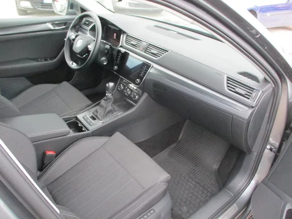 Škoda Superb IV 2,0 TDi - foto 5