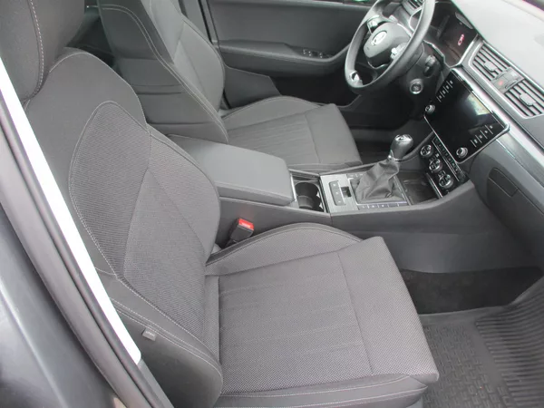 Škoda Superb IV 2,0 TDi - foto 6