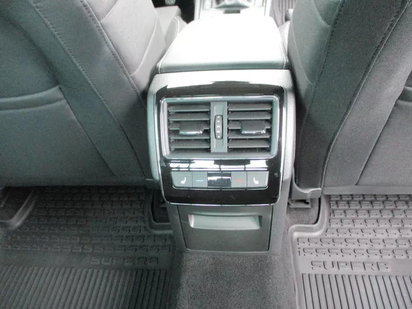 Škoda Superb IV 2,0 TDi - foto 8