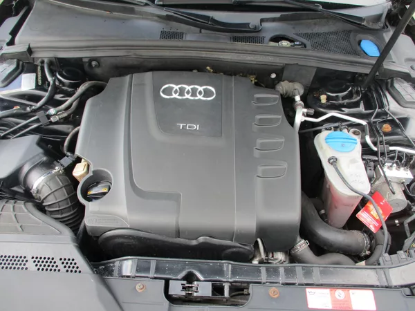 Audi A4 combi 2,0 TDi servis doložen - foto 11