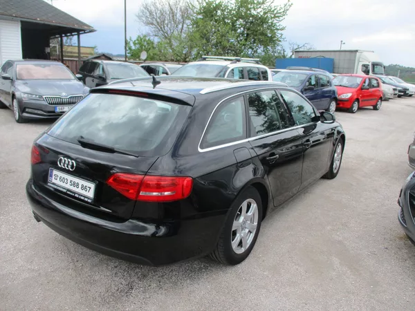 Audi A4 combi 2,0 TDi servis doložen - foto 3