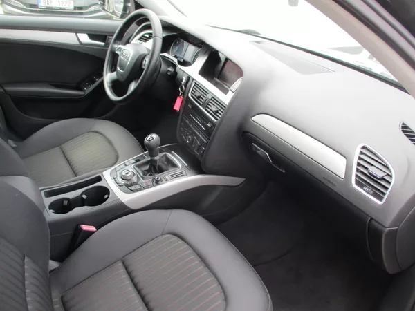 Audi A4 combi 2,0 TDi servis doložen - foto 7