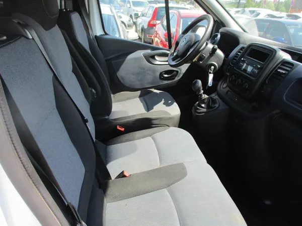 Opel Vivaro 1,6 CDTi - foto 6