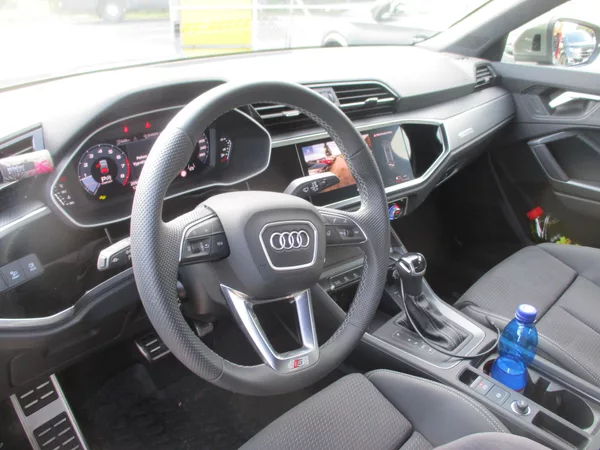 Audi Q3 35 TFSi S Line - foto 10