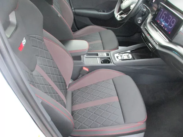 Škoda Octavia combi IV 2,0 RS - foto 7