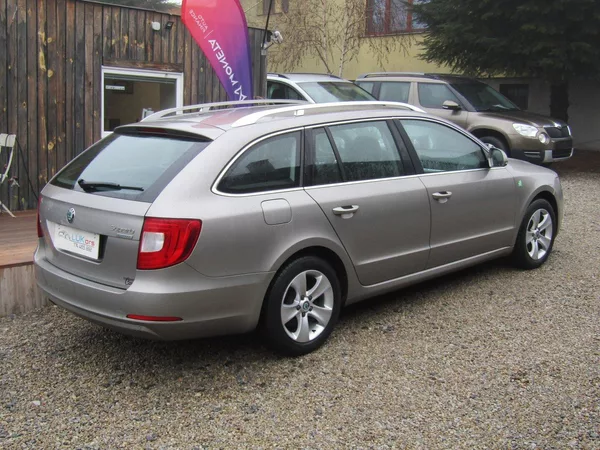 Škoda Superb 1.6 TDI 77kW - foto 11