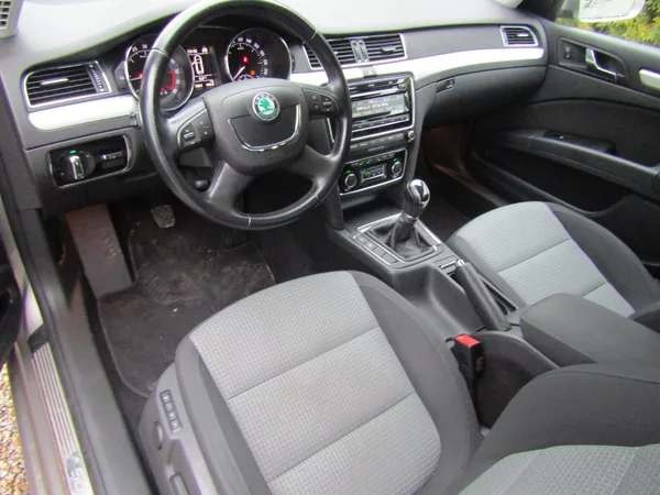 Škoda Superb 1.6 TDI 77kW - foto 13