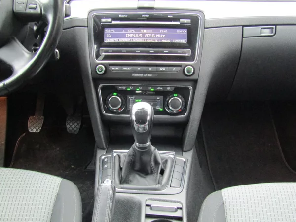 Škoda Superb 1.6 TDI 77kW - foto 17
