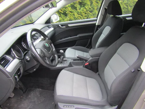 Škoda Superb 1.6 TDI 77kW - foto 19