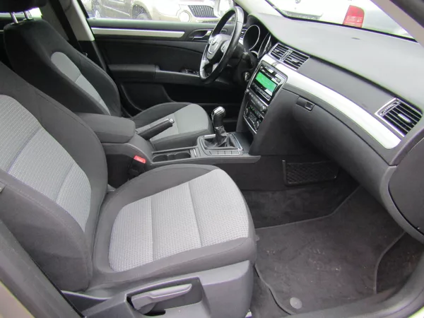 Škoda Superb 1.6 TDI 77kW - foto 31