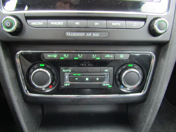 Škoda Superb 1.6 TDI 77kW - foto 37