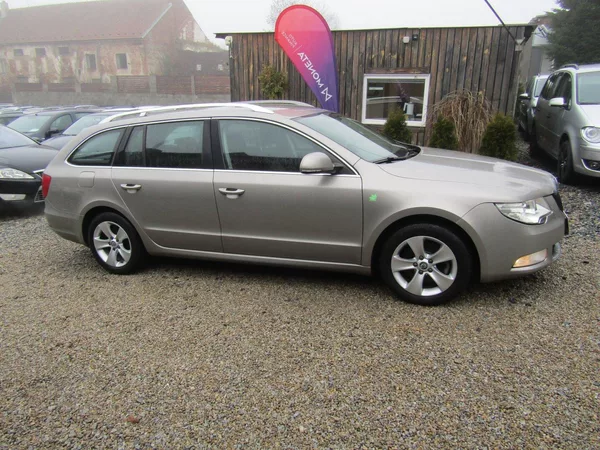 Škoda Superb 1.6 TDI 77kW - foto 8
