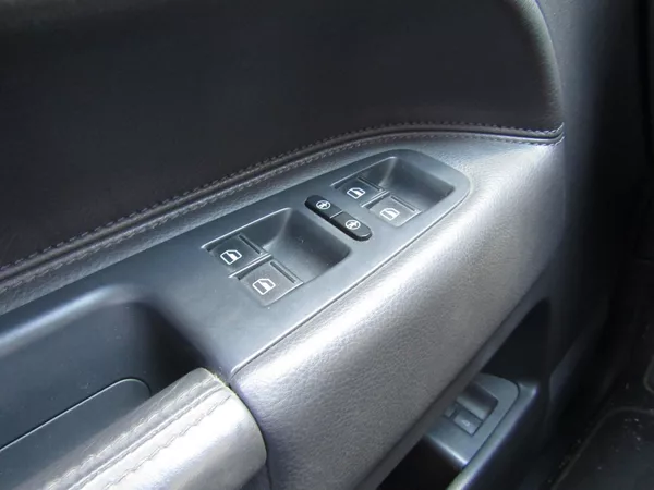 Volkswagen Touareg 2.5 TDI 128kW - foto 28