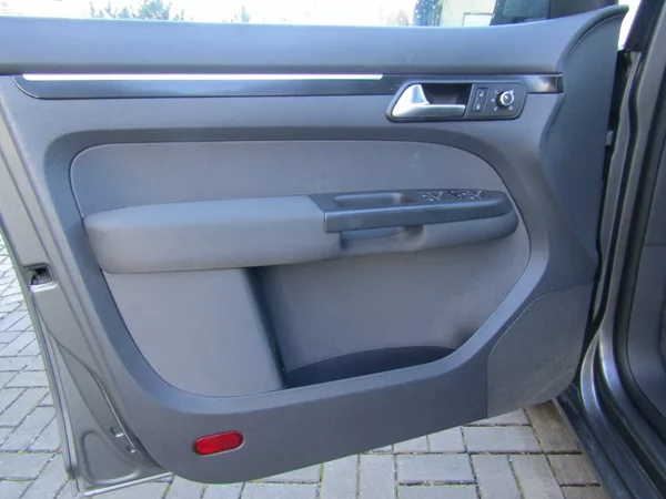 Volkswagen Touran 1.6 TDI 77kW ROZVODY - foto 18
