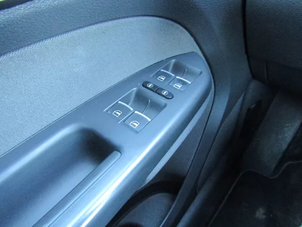 Volkswagen Touran 1.6 TDI 77kW ROZVODY - foto 32