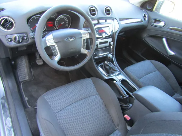 Ford Mondeo 2.0 TDCi GHIA 1.MAJITEL - foto 13