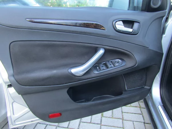 Ford Mondeo 2.0 TDCi GHIA 1.MAJITEL - foto 18