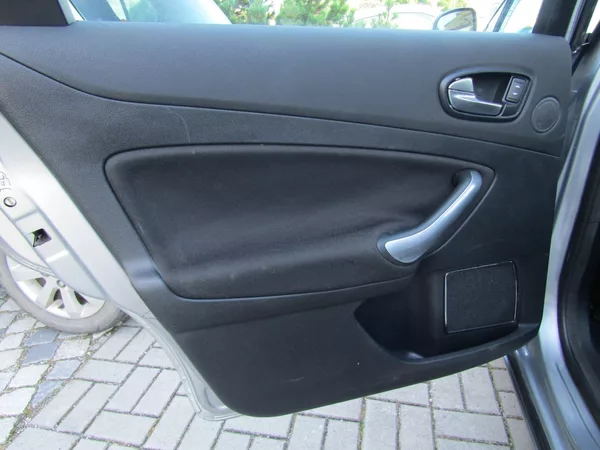 Ford Mondeo 2.0 TDCi GHIA 1.MAJITEL - foto 21
