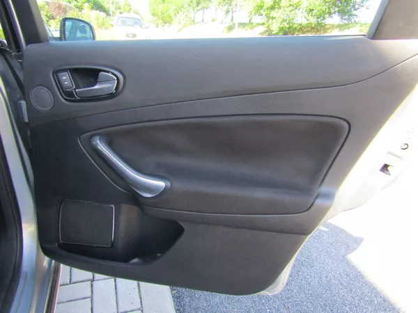 Ford Mondeo 2.0 TDCi GHIA 1.MAJITEL - foto 25
