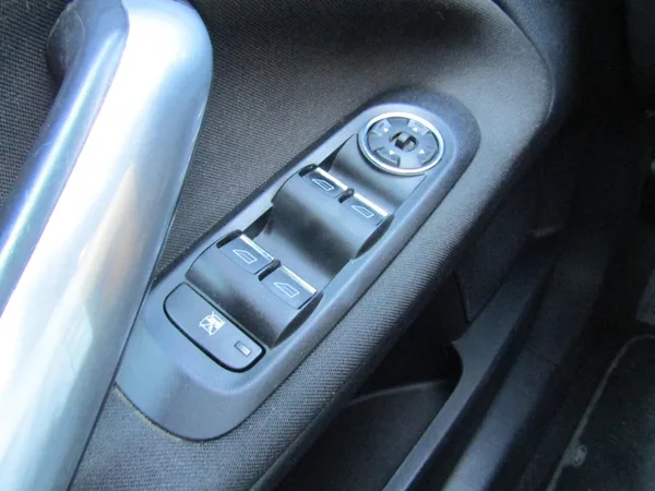 Ford Mondeo 2.0 TDCi GHIA 1.MAJITEL - foto 30