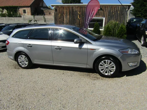 Ford Mondeo 2.0 TDCi GHIA 1.MAJITEL - foto 8