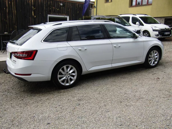 Škoda Superb 1.6 TDI 88kW - foto 10