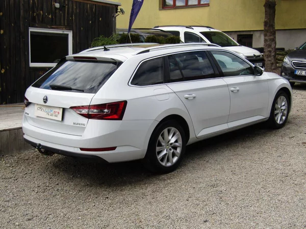 Škoda Superb 1.6 TDI 88kW - foto 11
