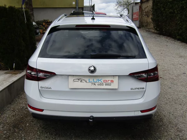 Škoda Superb 1.6 TDI 88kW - foto 12