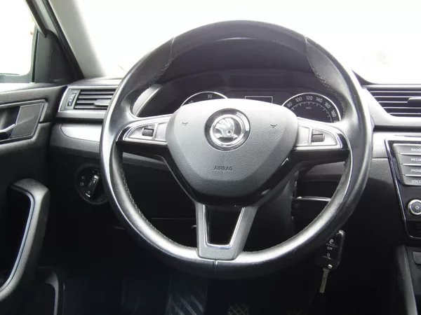 Škoda Superb 1.6 TDI 88kW - foto 17