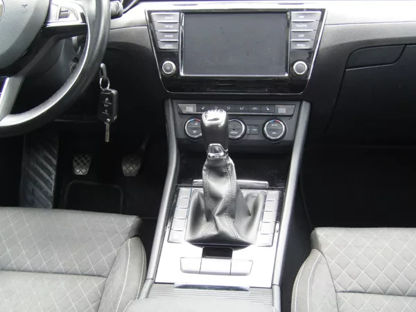 Škoda Superb 1.6 TDI 88kW - foto 18