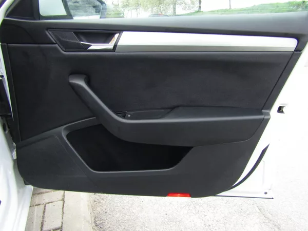 Škoda Superb 1.6 TDI 88kW - foto 27