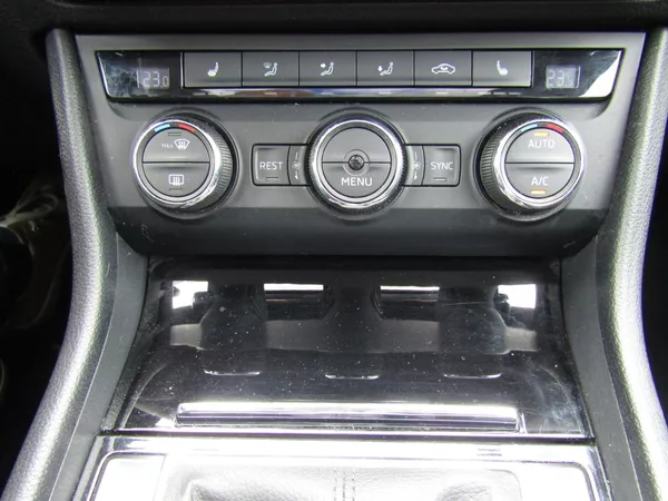 Škoda Superb 1.6 TDI 88kW - foto 35