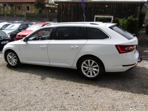 Škoda Superb 1.6 TDI 88kW - foto 4