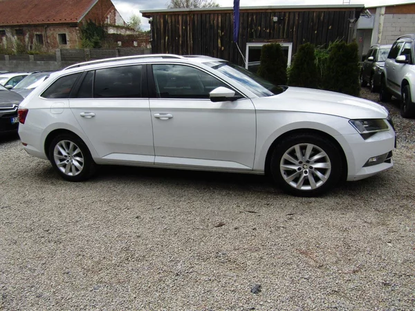 Škoda Superb 1.6 TDI 88kW - foto 8