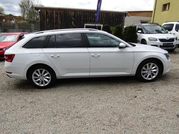 Škoda Superb 1.6 TDI 88kW - foto 9