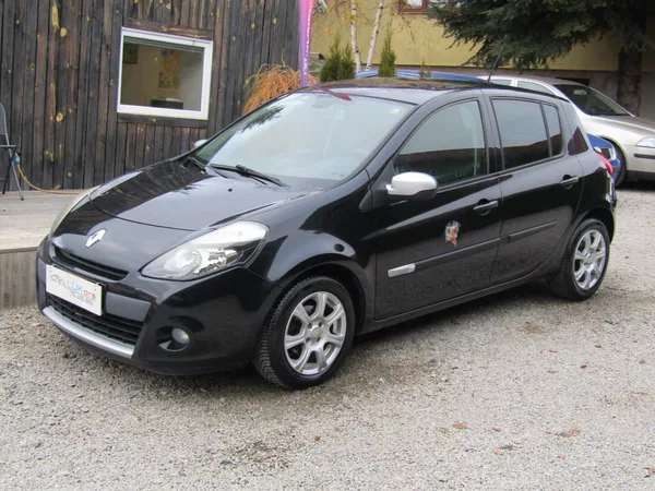 Renault Clio 1.2i 55kW ZIMNÍ PNEU