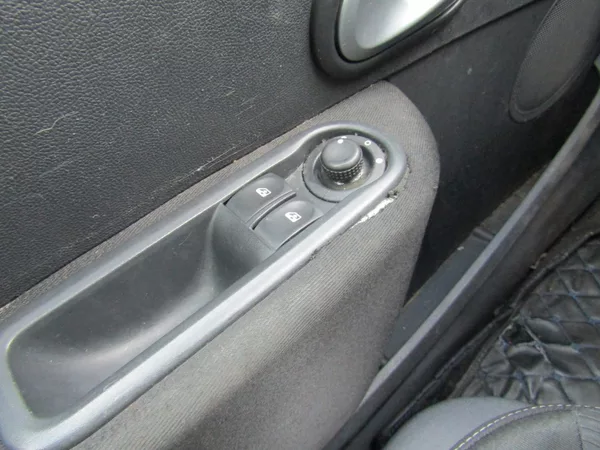 Renault Clio 1.2i 55kW ZIMNÍ PNEU - foto 28