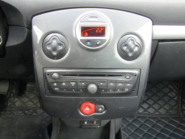 Renault Clio 1.2i 55kW ZIMNÍ PNEU - foto 31