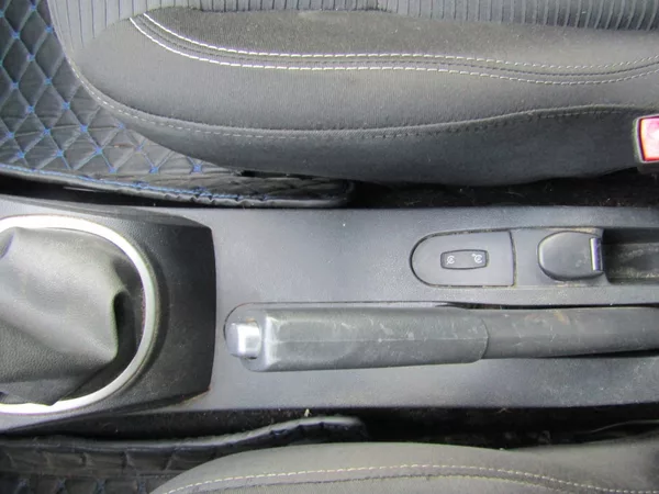 Renault Clio 1.2i 55kW ZIMNÍ PNEU - foto 32