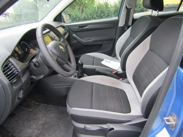 Škoda Fabia 1.2 TSI 66kW ZIMNÍ+LETNÍ PNEU - foto 19