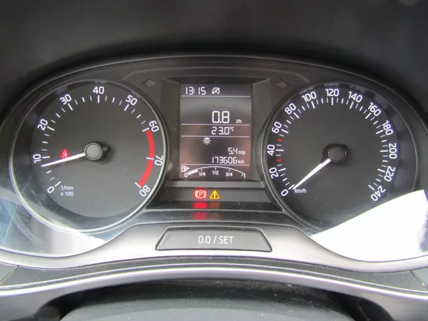 Škoda Fabia 1.2 TSI 66kW ZIMNÍ+LETNÍ PNEU - foto 27