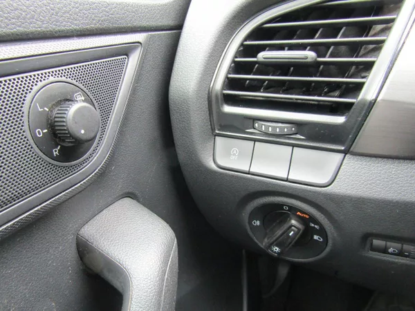 Škoda Fabia 1.2 TSI 66kW ZIMNÍ+LETNÍ PNEU - foto 29