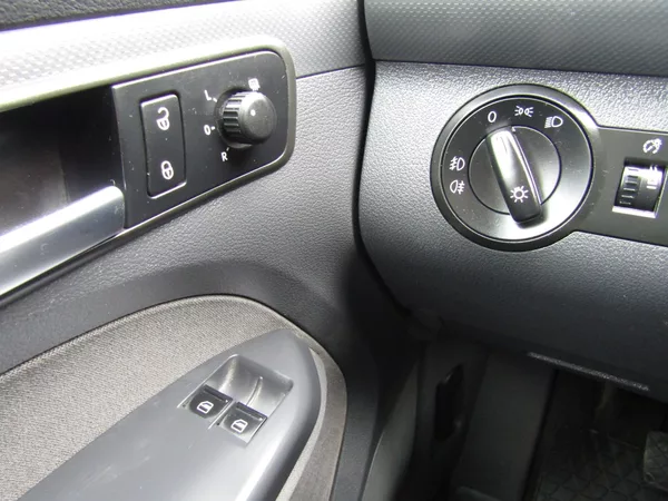 Volkswagen Caddy 1.6 TDI 75kW 7 MÍST - foto 28