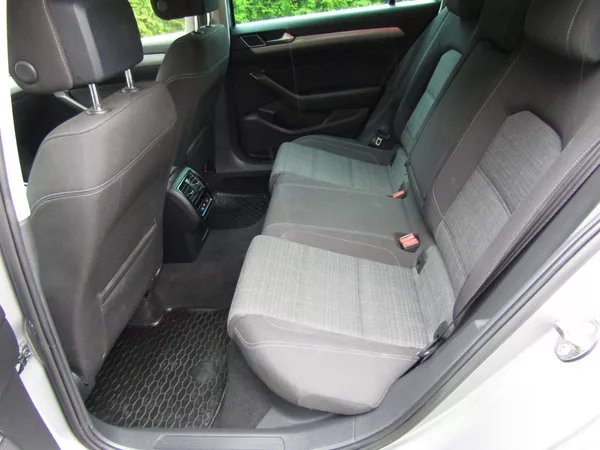 Volkswagen Passat 2.0 TDI 110kW DSG ACC - foto 22
